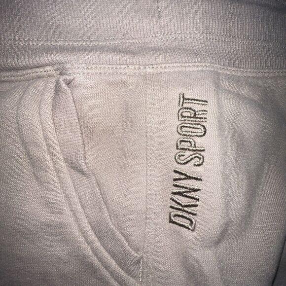 DKNY Womens Jogger Pants Beige Fleece Sweatpants Pull On Tapered Leg Sz Medium - Picture 3 of 9